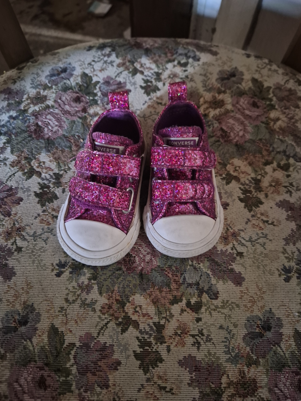 Converse Kids Pink Glitter Velcro Sneakers